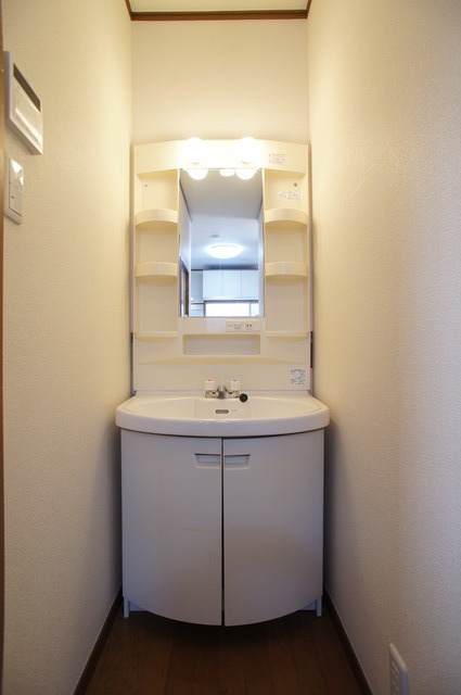 洗面設備　※写真は反転タイプの室内。仕様・設備は現況優先です※