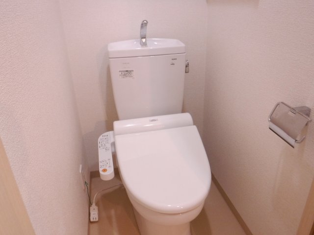 トイレ　他のお部屋の参考写真となります。