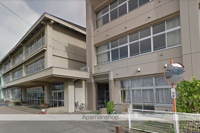 小学校　南部小学校（小学校）まで657m