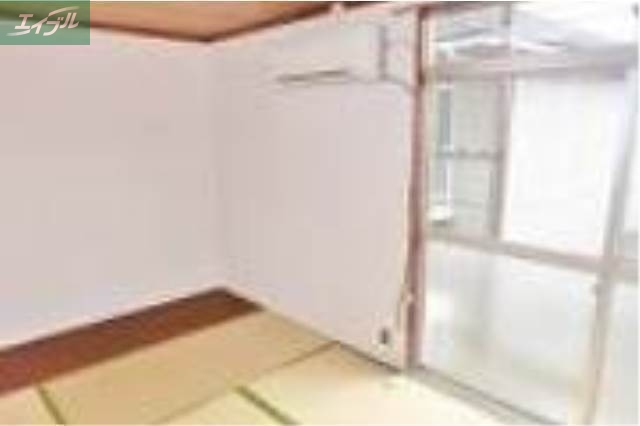 居室・リビング　別のお部屋の写真です。実際とは異なります。