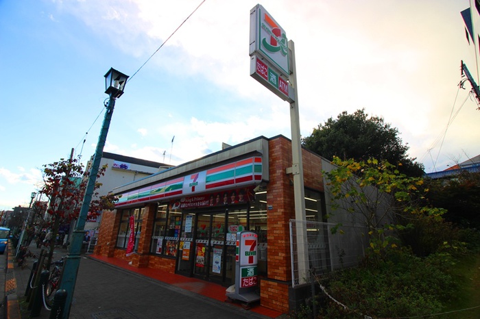 コンビニ　セブンイレブン（コンビニ）まで450m