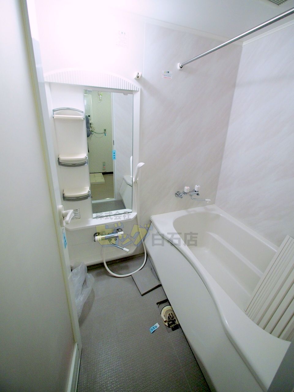 バス・シャワールーム　広々タイプのお風呂です♪