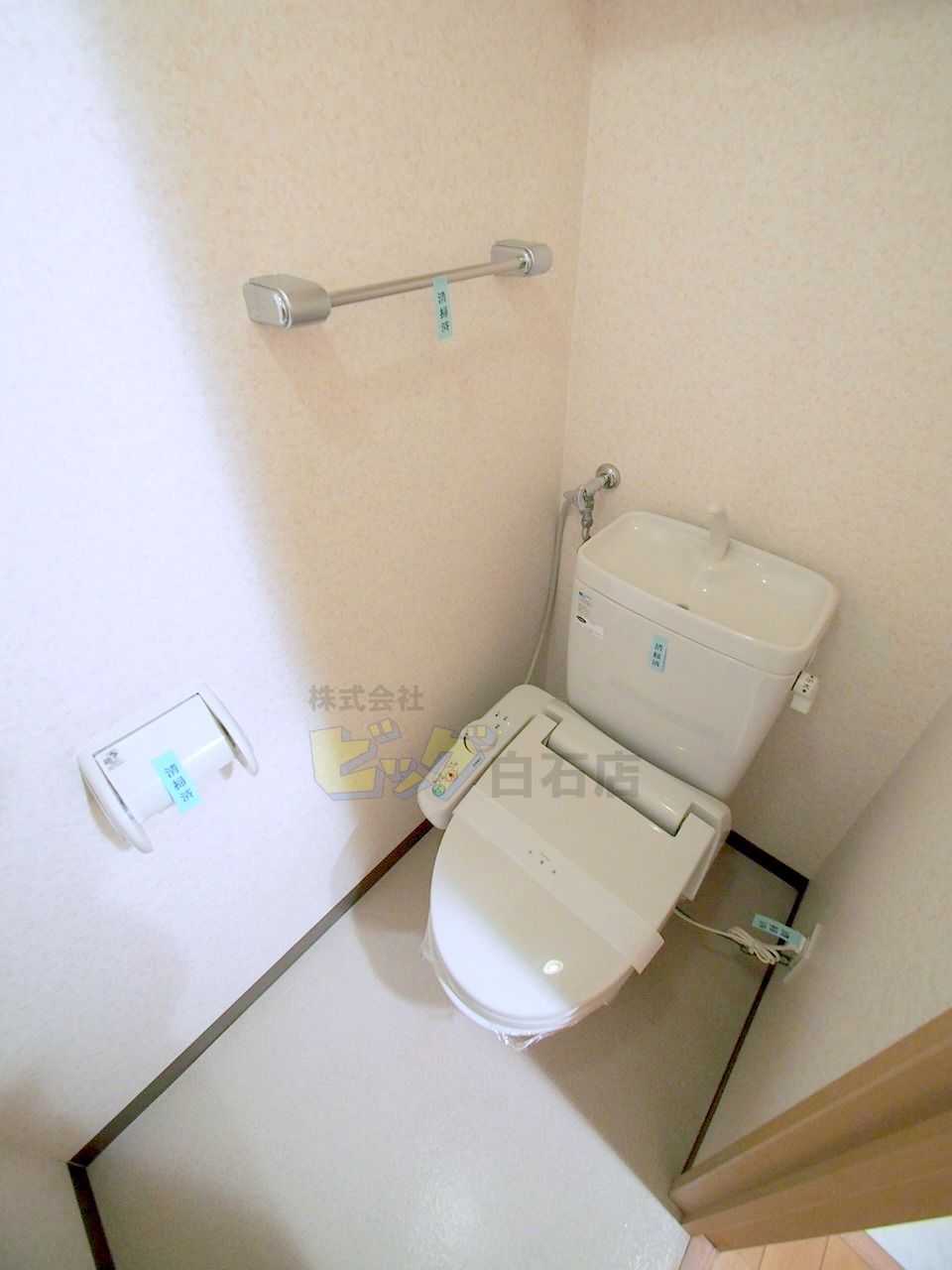 トイレ　綺麗に清掃済みです♪