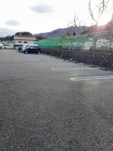 駐車場　駐車場に車を止められます