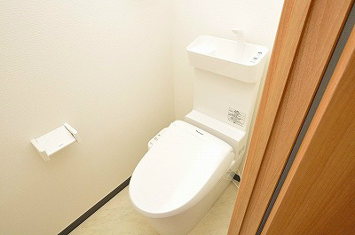 トイレ　温水洗浄便座付き