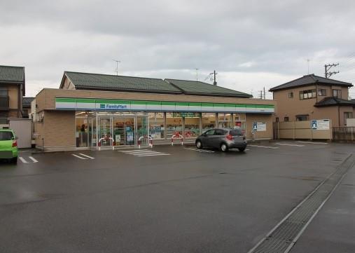 コンビニ　ファミリーマート新潟松園店（コンビニ）まで243m