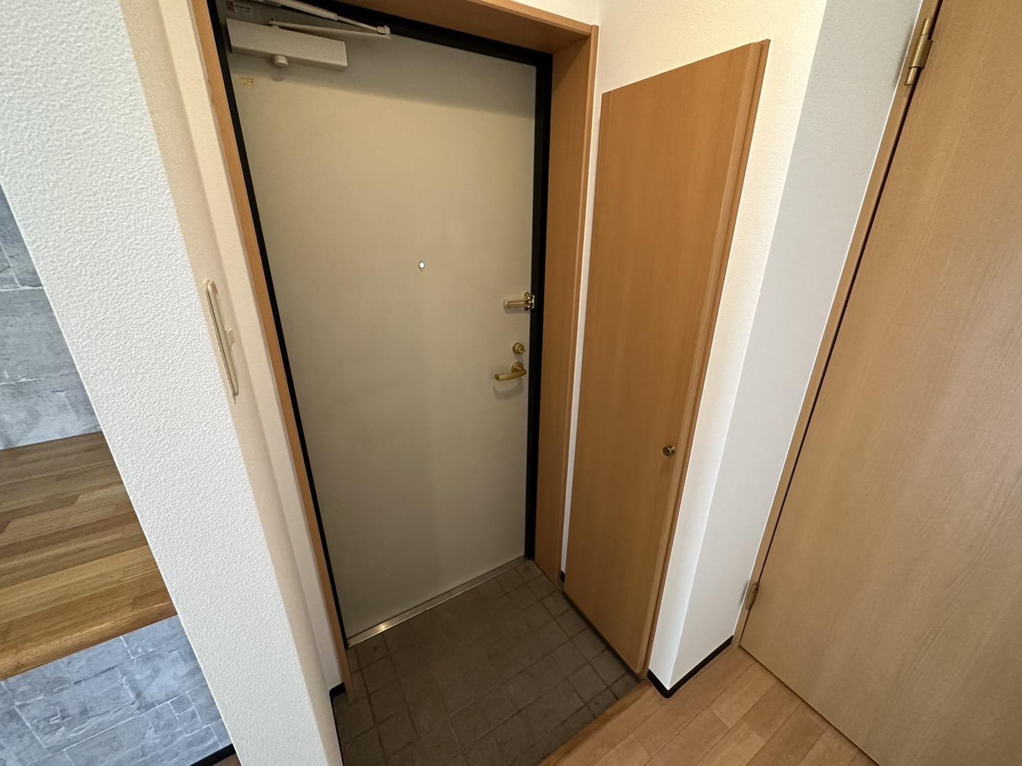 玄関　たっぷり靴を収納できるトールタイプのシューズボックス♪