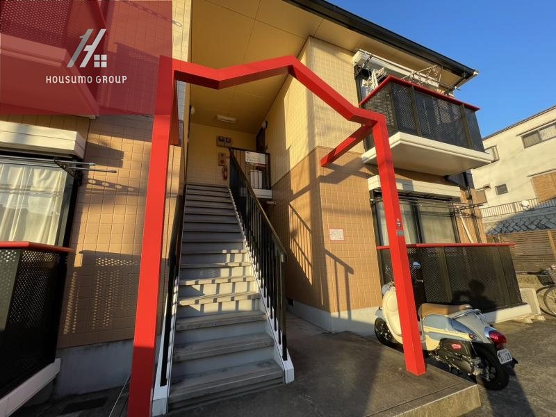 エントランス　落ち着いたエントランスです