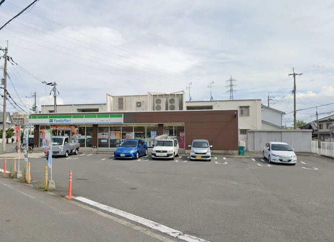 コンビニ　ファミリーマート 伊丹野間二丁目店（コンビニ）まで266m
