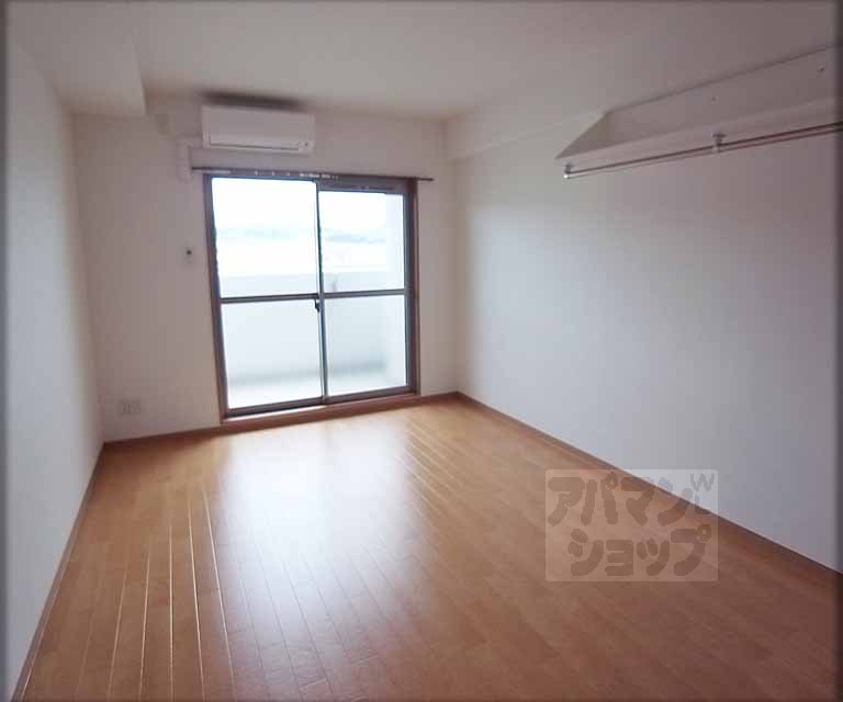 居室・リビング　８帖の洋室です。