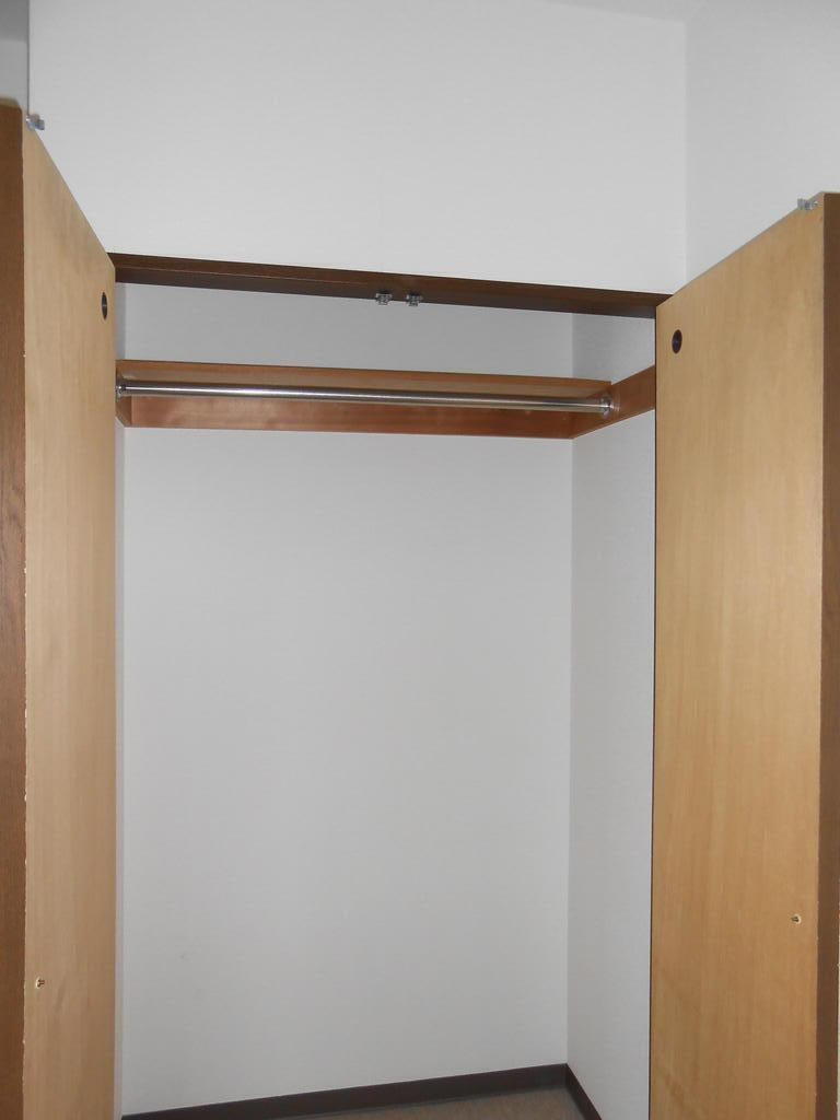 収納　☆クローゼットタイプなので、ロング丈の洋服も収納ラクラク☆