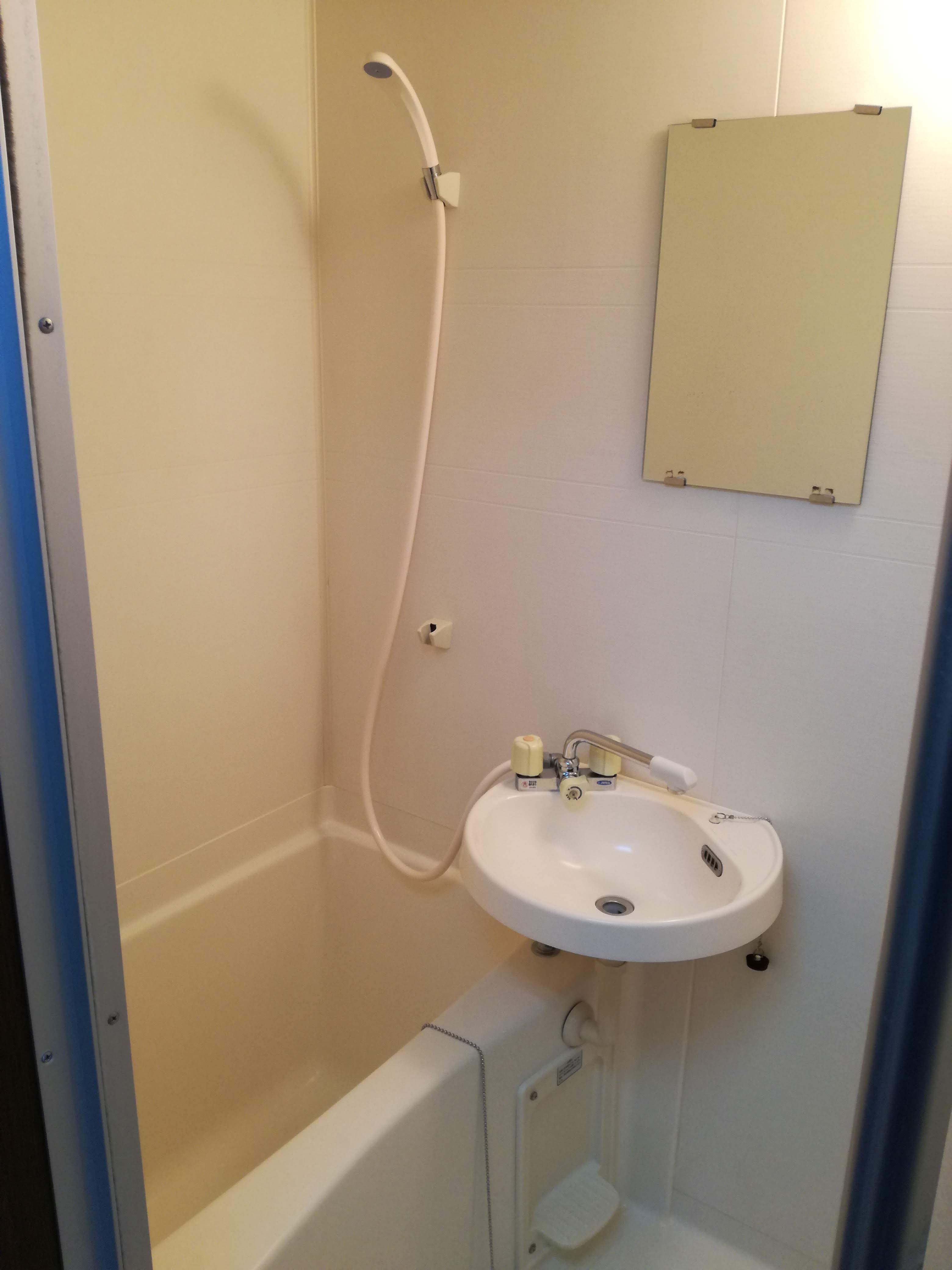 バス・シャワールーム　☆お湯は電気温水器で沸かすので、ガス要らず☆