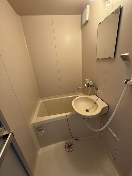 バス・シャワールーム　※他号室の写真です。