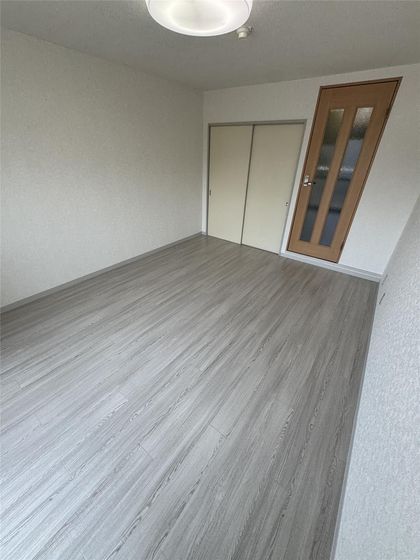 居室・リビング　※他号室の写真です。