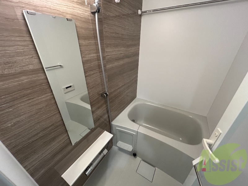 バス・シャワールーム　乾燥機能のついた浴室です。追い焚きもついていて便利です。