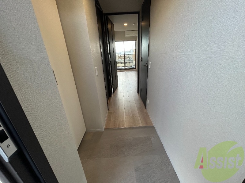 玄関　玄関はこんな感じです。段差がなく躓く心配もございません。