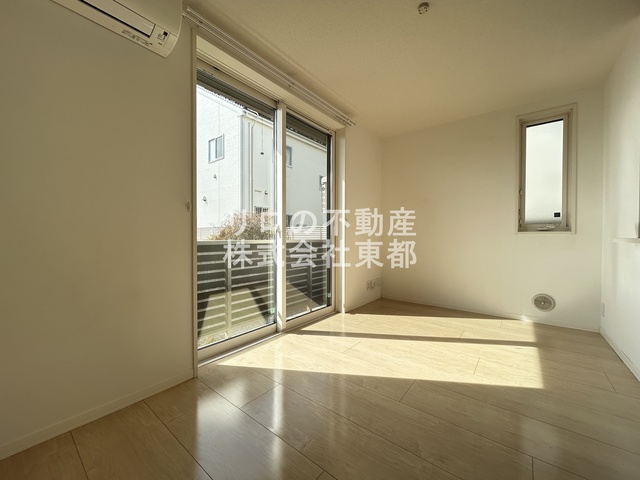 居室・リビング　ダイニングテーブルを置いたり自由にレイアウトできます☆