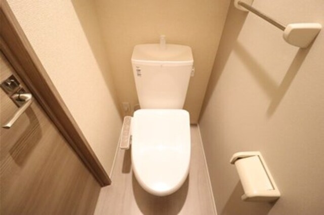 トイレ　温水洗浄暖房便座