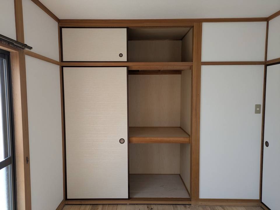 収納　押入れ