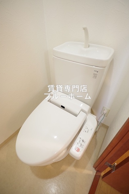 トイレ　温水洗浄便座付きのトイレ！