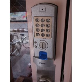 セキュリティ　※写真は別号室です。