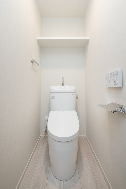 トイレ　※写真は同タイプ住戸です。