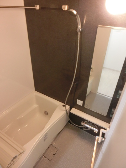 バス・シャワールーム　一日の疲れを癒すバスルーム。