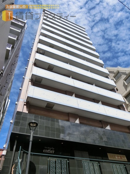 建物外観　駅ウラの上品な暮らし。。オシャレカラーのタイル貼り。