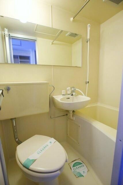 バス・シャワールーム　コンパクトで使いやすいお風呂です