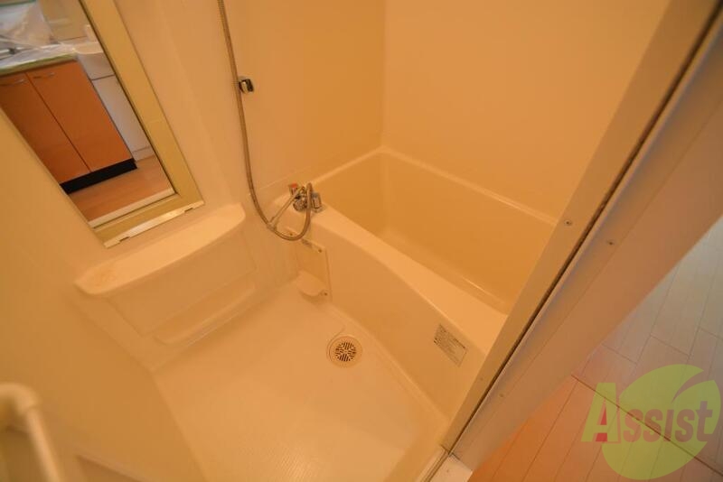 バス・シャワールーム　シンプルな浴室です。