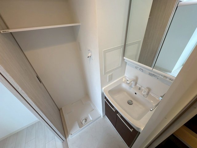 洗面設備　ゆったりとスペースのある洗面所