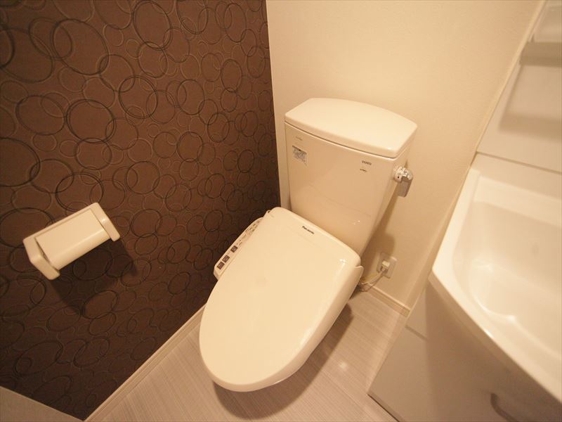 トイレ　温水洗浄機能付き