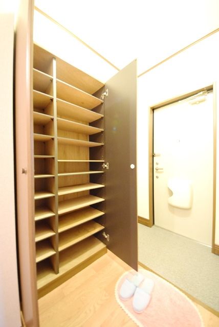 玄関　シューズボックスあります♪