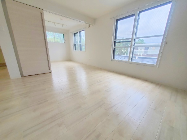 居室・リビング　☆掲載写真は同物件他号室の写真です☆