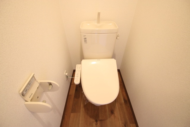 トイレ　※別室の参考写真の為、現況優先です。