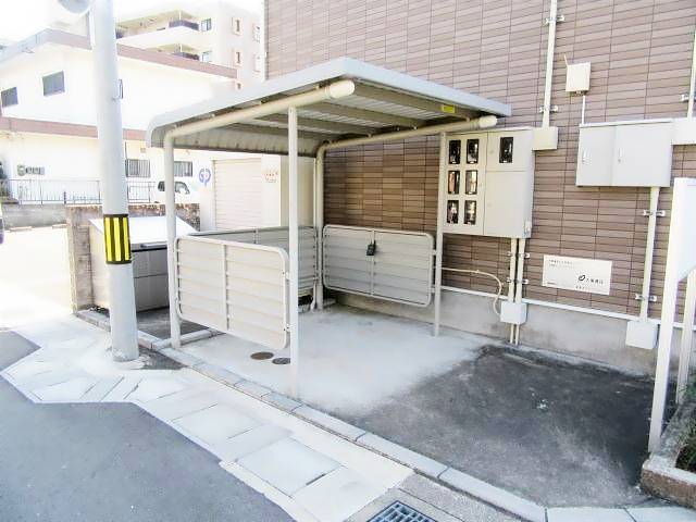 その他共有部分　駐輪場は建物横にあります