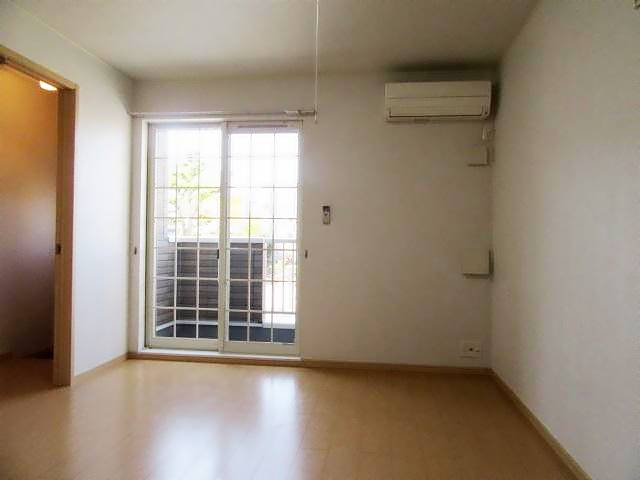 居室・リビング　日当り良好の洋間