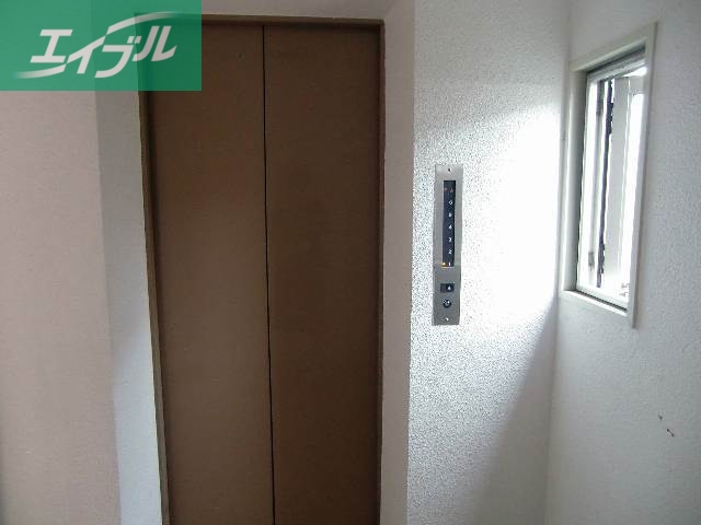 ロビー　エレベーター