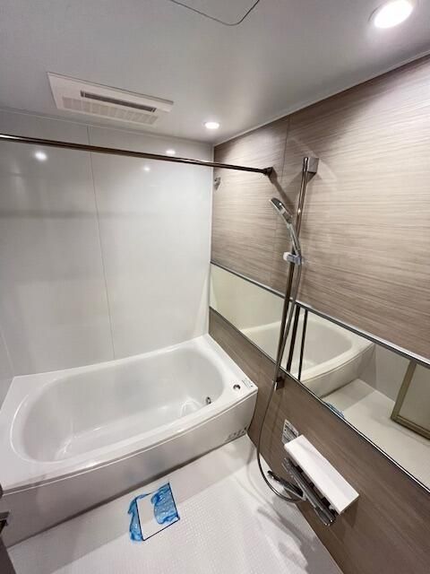 バス・シャワールーム　コンパクトで使いやすいお風呂です