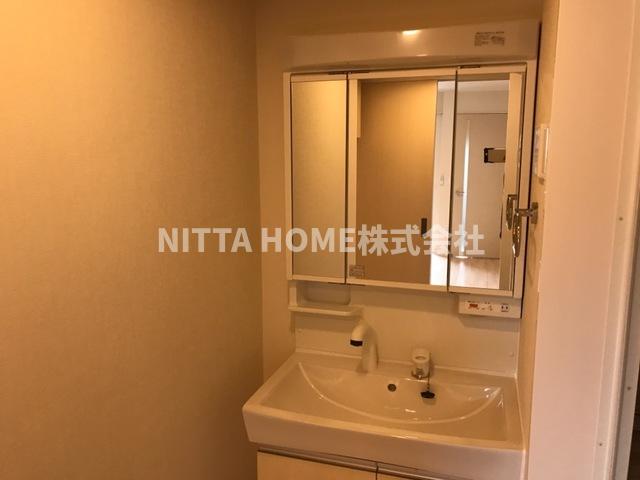 洗面設備　三面鏡付き洗面台もあります(^^)