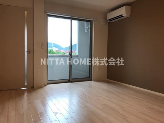 居室・リビング　インナーテラス付きの洋室です(*^^*)