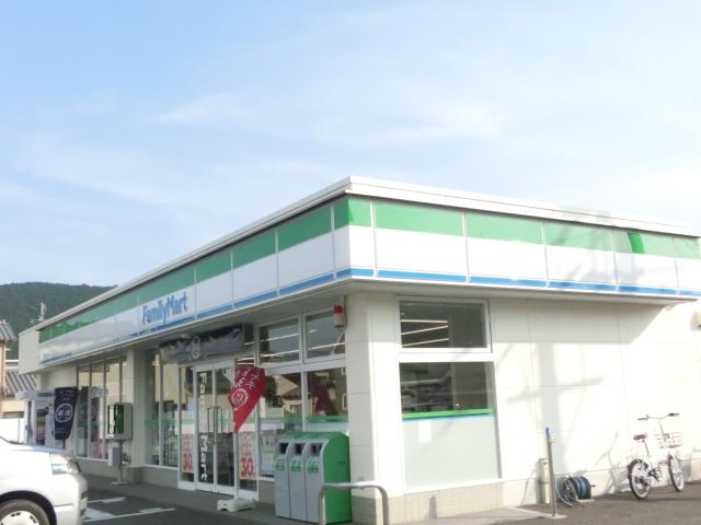 コンビニ　ファミリーマート（コンビニ）まで1200m
