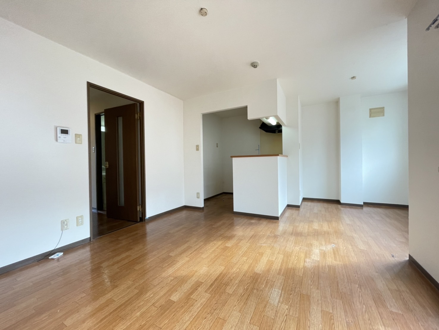 居室・リビング　間取り反転タイプのお写真です。参考にご覧ください。