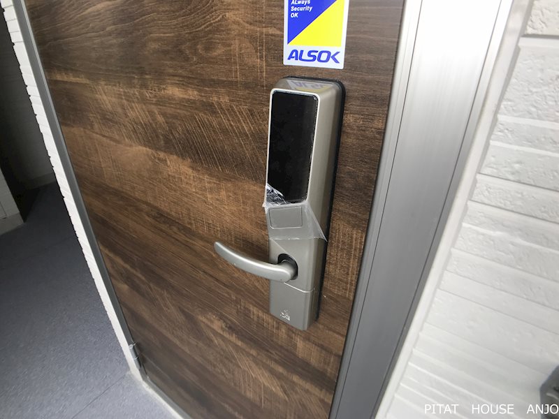 玄関　同物件別部屋