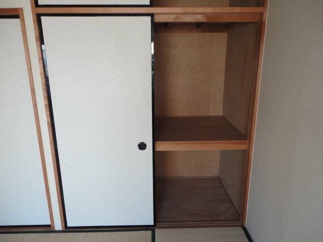 収納　和室収納（開）