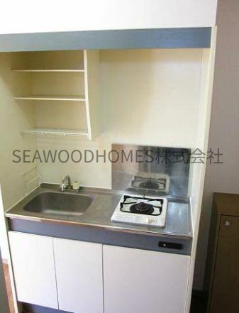 キッチン　上下の戸棚に全収納。キッチンは常に美しく。