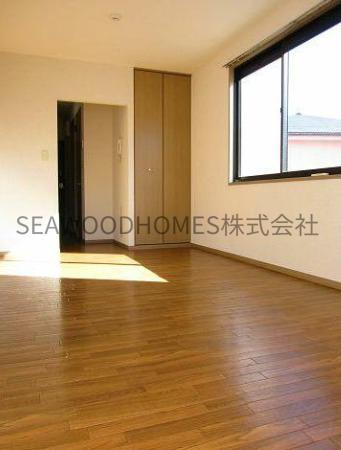 その他部屋・スペース　どんなインテリアも映える落ち着いたフローリング。