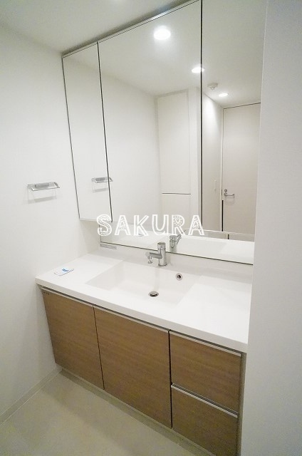 洗面設備　身支度に便利な洗面台！