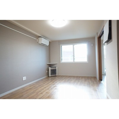 居室・リビング　明るいリビングです☆