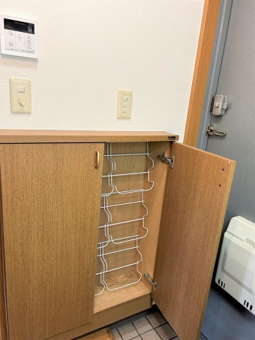 玄関　下駄箱あります